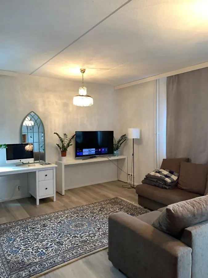 Spacious Apartment Next To Metro, Beach, Shopping Centre Helsinki